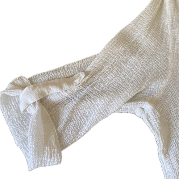 Tommy Bahama Ladies Cream Top Size Medium - Picture 2 of 4